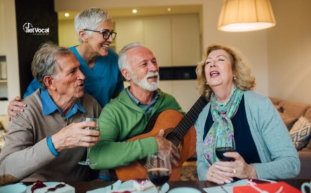 Học hát giúp giảm khả năng mắc các bệnh về tuổi già